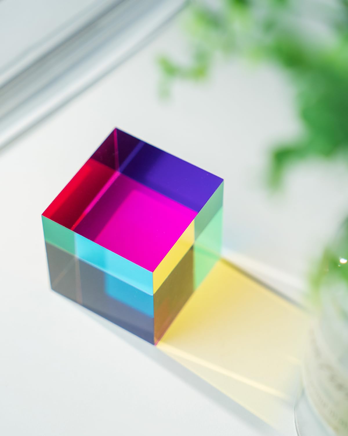 iKeelo Color Cube with Stand, Mesmerizing Color Mixing Acrylic Glass Prism for Color Recognition, A Fun Conversation Starter