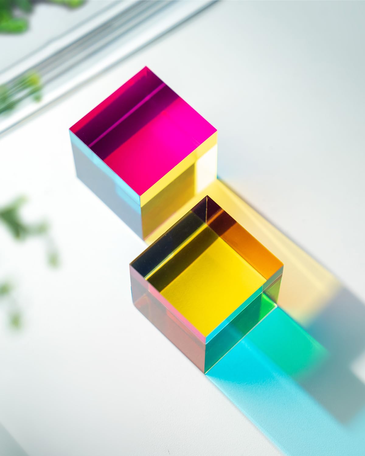 iKeelo Color Cube with Stand, Mesmerizing Color Mixing Acrylic Glass Prism for Color Recognition, A Fun Conversation Starter